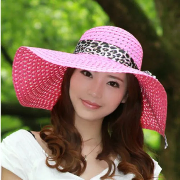 2016 NOUVEAU BLAND BRIM BRIM FOLD BAT SUN HAT SUMPLY Chapeaux d'été pour Femmes Out Porte Sun Protection Chapeau de paille Femmes Beach Hat