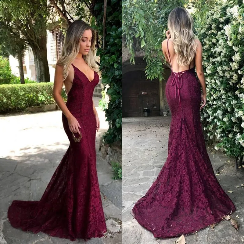 2020 Dark Red Cut Away Side Backless Sexy Prom Kleider Spaghetti-trägern Spitze V-ausschnitt Meerjungfrau Abendkleider Für Party vestidos