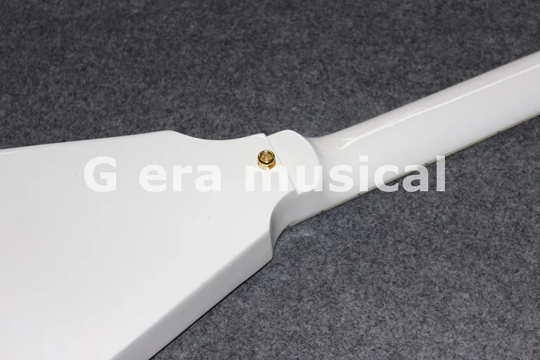 Chitarra elettrica di alta qualità a forma di V volante con hardware dorato di colore bianco intero1495406