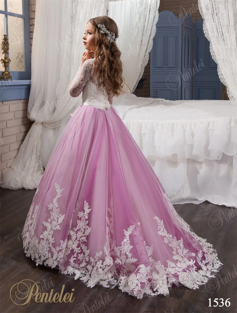 Robes de filles de fleur pour les mariages 2019 P entelei avec manches longues et appliques de train de balayage Tulle fleur petites robes de filles violet clair