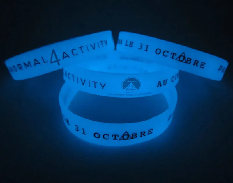 Glow in the Dark Screen Printing Silicone Armbanden Custom Polsband met Pantone Nummer Volwassen promotionele sport armband groothandel