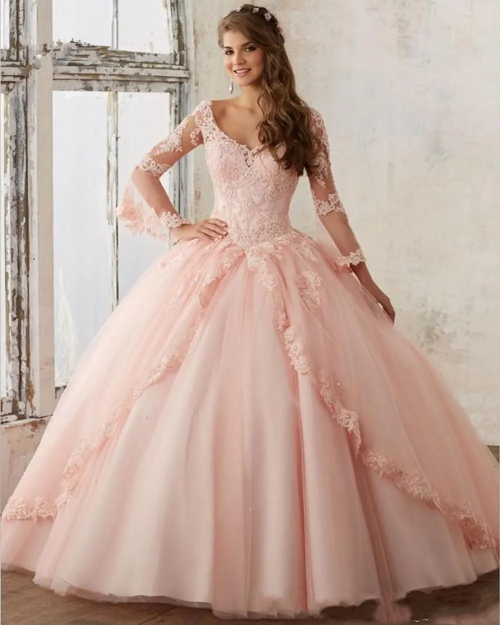 2019 New Long Sleeve Baby Pink Ball Gown Quinceanera Abiti con scollo a V Appliques in pizzo Lungo Prom Sweet 16 Abiti da ballo Abiti da Quinceanera 322