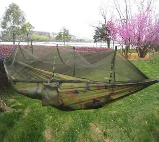 Neue Vier Farbe Outdoor Tragbare Hochfesten Fallschirm Stoff Camping Hängematte Hängenden Bett Mit Moskitonetz