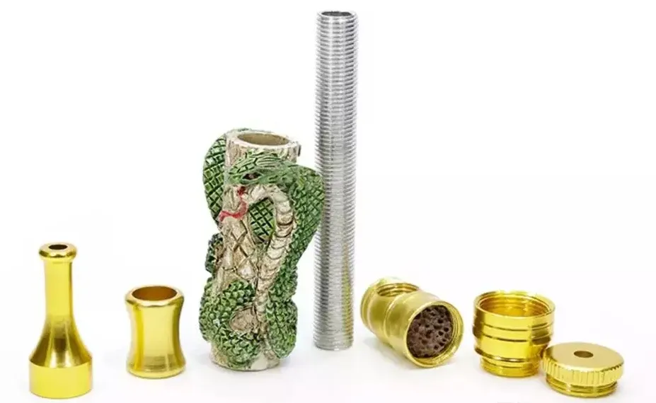 Snake Typ Rökrör 12cm Bärbar Cobra Shape Rökning Rör Jamaica Aluminium Alloy Herb Tobaksrör Metallrör för DAB Bubblers