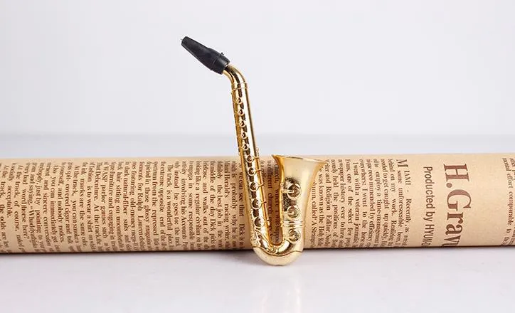 Suction card with a mesh set of metal pipe gold plated saxophone trumpet filter cigarette holder