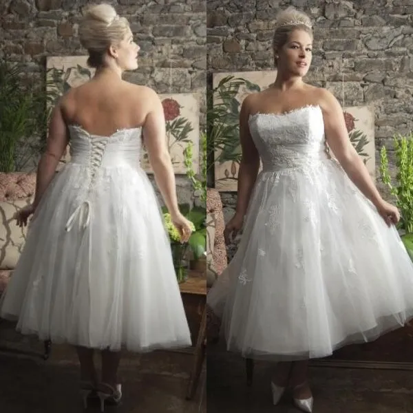 Gorgeous Plus Size Tea Length Dresses A Line Short Casual Beach Garden Wedding Dress Bridal Gowns Strapless Lace Appliques Brides Wear