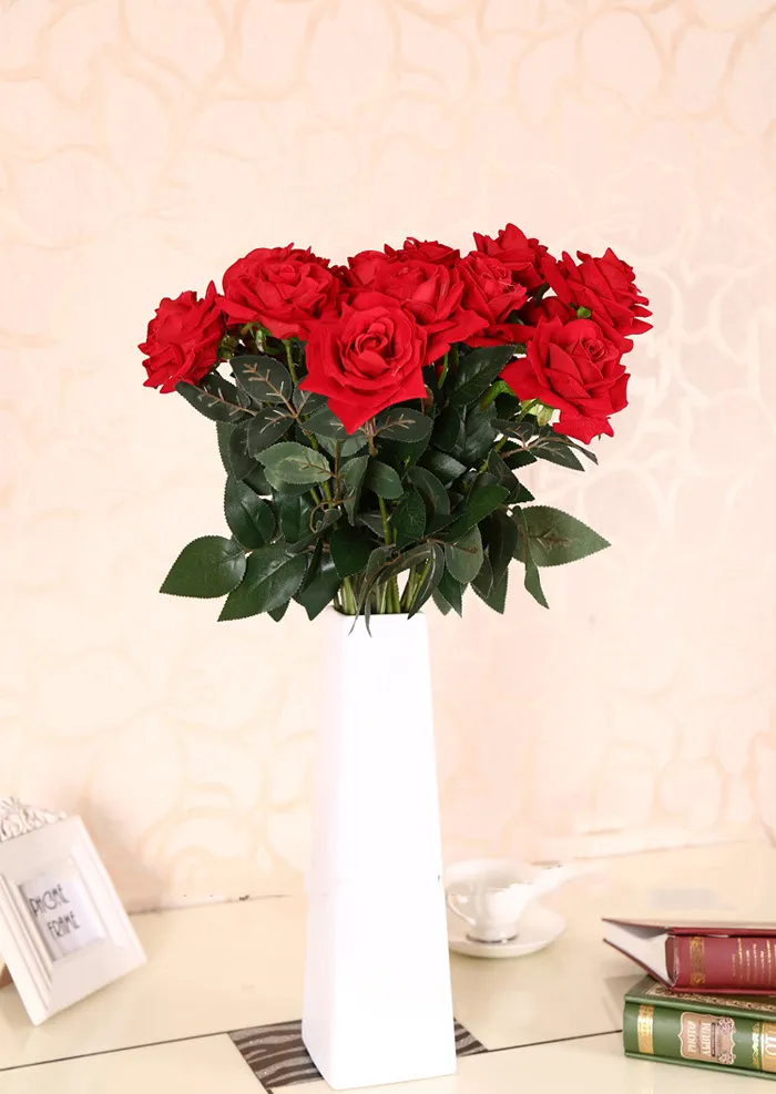 En gros 26.8inch Grande floraison Red-rose Fleurs Artificielles Flocage Roses Rouges En Gros Affichage Fleur pour la maison décorations De Noce