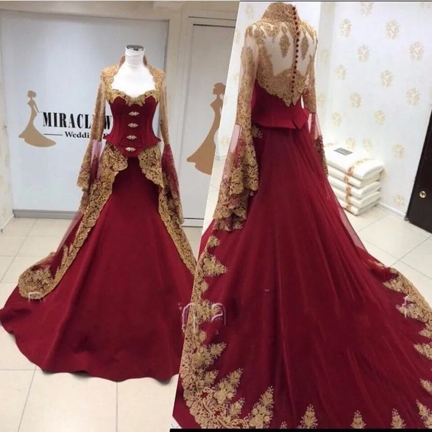 Gorgeous Gold Lace Appliqued Burgundy Aftonklänningar med Långärmade Mellanöstern Dubai Arabia Prom Klänningar Vestido de Festa