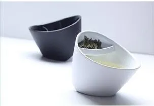 Cups Saucers Groothandel Creatieve Eco-vriendelijke theekopje A Twist op Brewing Tilted Cup White Black1