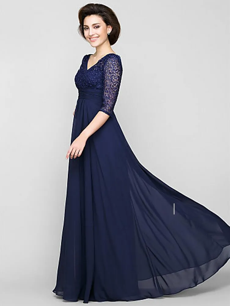 Abito da madre della sposa in pizzo e chiffon a mezza manica lungo fino al pavimento con scollo a V blu scuro e linea a V