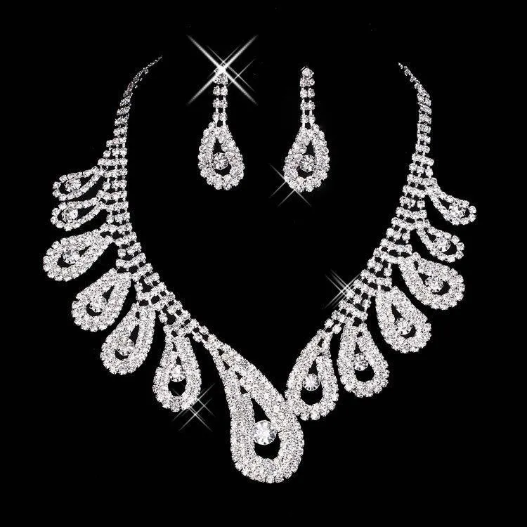 Nuovo set di gioielli da sposa in cristallo Bling economico Collana in argento placcato orecchini di diamanti Set di gioielli da sposa per le donne da sposa Accessori da sposa