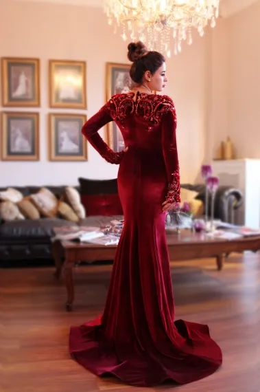 2018 Arabic Islamic Abaya in Dubai Muslim Evening Dresses Scoop Neck Dark Red Velvet Lace Crystal Beads Long Sleeve Mermaid Party Prom Gowns