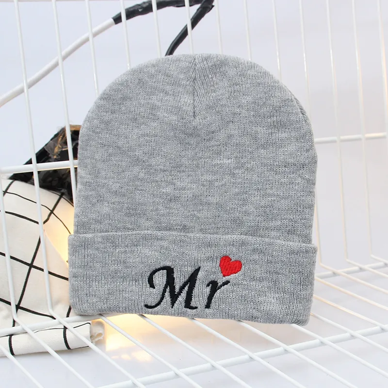 Gorros de punto Unisex a la moda, gorros bordados con letras Mrs Mr para mujer, gorros sólidos cálidos de invierno para mujer