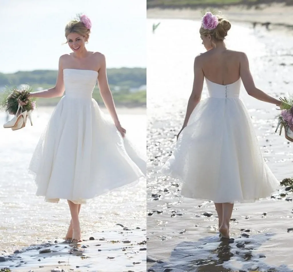 Robes de mariée de plage courtes blanches avec dentelle à pois Une ligne de thé longueur Bretelles bouton arrière élégante robe de mariée sur mesure