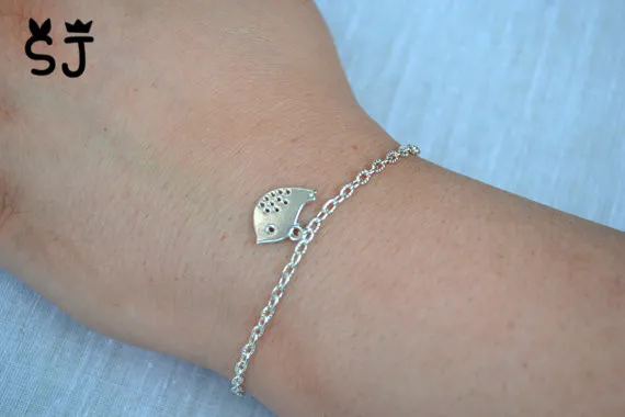 - B007 Fashion Cute Baby Bird Bracelet Tiny Sparrow Bracelet Small Flying Bird Bracelet Little Swallow Bracelets for Women