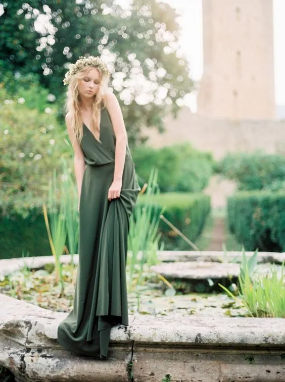 Abiti da damigella d'onore country in stile bohémien 2020 Spring New Spaghetti Low Cut Back Chiffon verde oliva Damigella d'onore Abiti da sposa economici