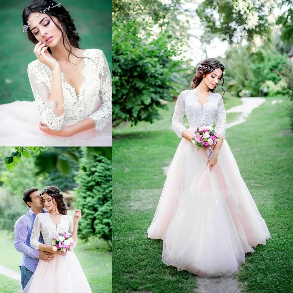 흰색과 라이트 핑크 웨딩 드레스 레이스 브이 넥 절반 롱 슬리브 가든 브라 가운 Tulle 라인 층 길이 여름 웨딩 드레스