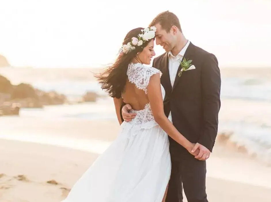 2017 Bohemian Beach Lace Korta Bröllopsklänningar med Chiffon Lång avtagbar Kjol Hög Låg Bröllopklänningar Skräddarsy Kina EN10301