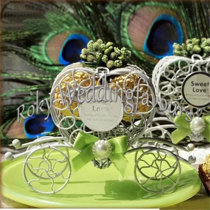 Gratis frakt 50pcs Iron Heart Carriage Candy Boxes Färdiga produkter Bröllop Favoriter Förlovning Paarty Sweet Table Decors Tillbehör Gåvor