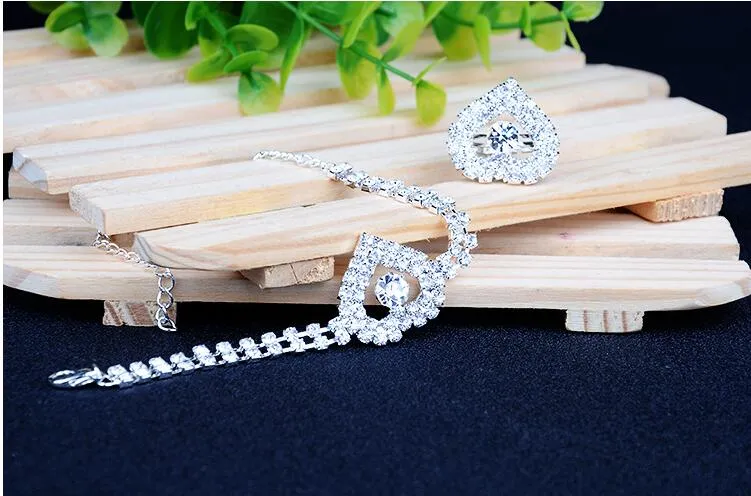 Bridal Sieraden Sets Crystal Wedding Earrings Necklace Rings Armband Accessoires Eén set bevat vier stuks luxe mode nieuwe stijl HT124