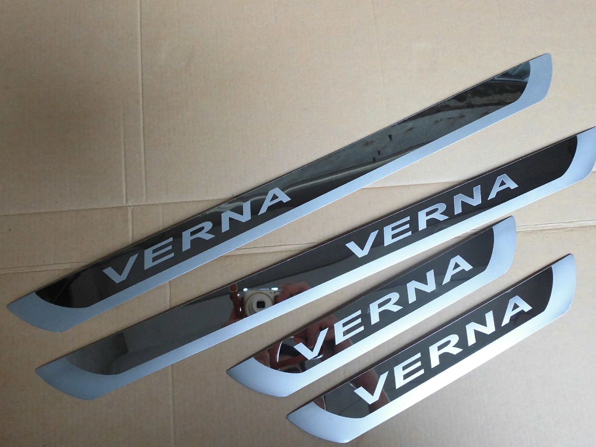 Gratis verzending Rvs Deur Sill Scuff Plate Welcome Pedal Threshold Strip voor Hyundai Solaris Verna 2010-2014 Auto Styling Accesso