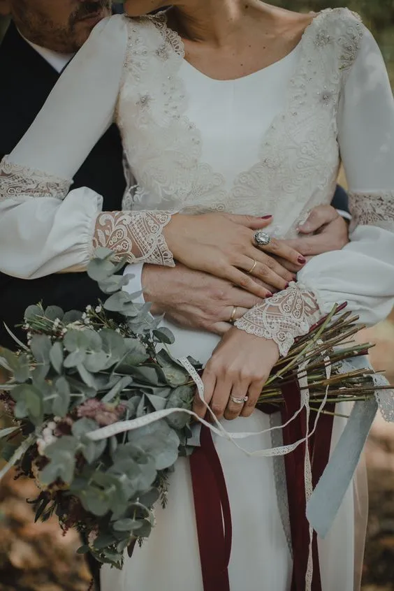 Vintage Boho luźne suknie ślubne z długim rękawem klejnot szyi niesamowita koronkowa pusta tylna wiejska bohemian ślubna suknia ślubna