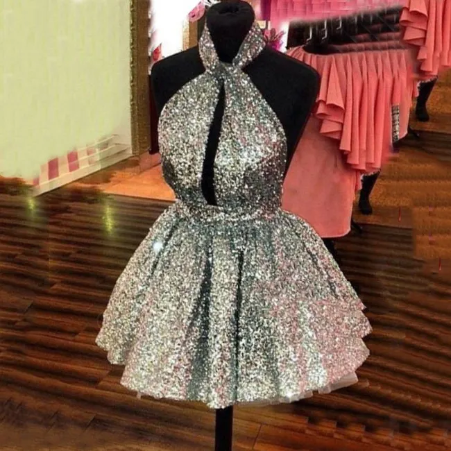 Robes de bal courtes de luxe paillettes licou robes de soirée sans manches volants à plusieurs niveaux mini dos nu sexy sur mesure robe de soirée robe de cocktail