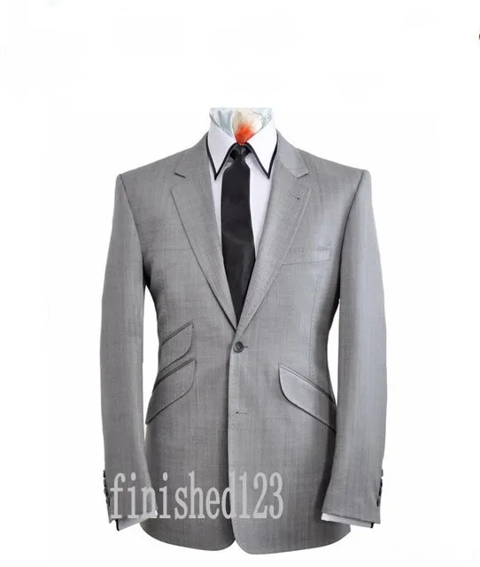 Nuovo arrivo 3 pezzi Smoking da sposo grigio chiaro a due bottoni Groomsmen Picco risvolto Best Man Wedding Prom Abiti da cena (giacca + pantaloni + cravatta) K11