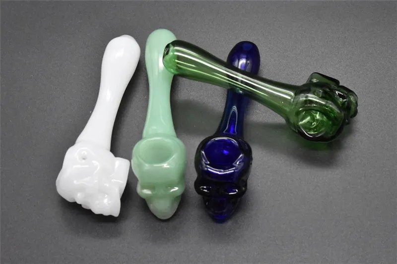 Partihandel Glas Hookah Pipes Skull Glas Oljebrännare Rör Färgrik Hand Blåst 3.8In Längd Deep Sked Hand Tobacco Rör för rökning