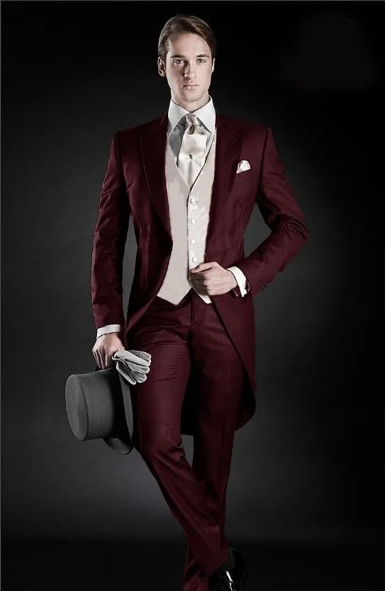 Tailcoat Morning Style Groom Tuxedos Peak Lapel Mens Garnitur Burgundy Groomsman Najlepszy człowiek Ślub Ślubny Garnitury Kurtka + Spodnie + Kamizelka