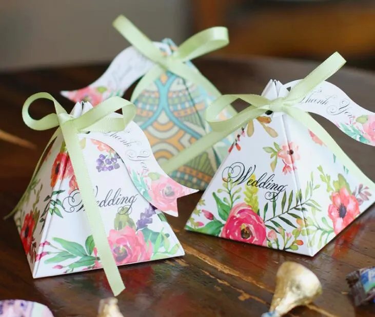 삼각형 사탕 상자 초콜렛 상자 결혼식 파티 아기 샤워 호의 선물을위한 리본