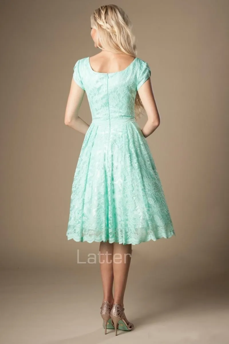 Lace Vintage joelho Mint Short Vestidos dama de modesto, com mangas em torno do pescoço 2020 novo templo informais Bridesmaids