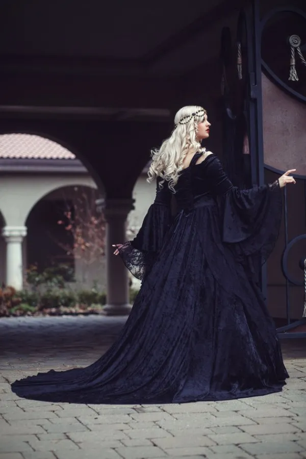 New Arrival Gothic Wedding Dresses High Quality Black Full Lace Long Sleeved Medieval Bridal Gowns Lace-up Back with Train