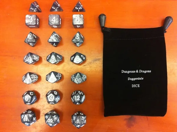 Polyhedral Dice Set 3st D4 D6 D8 D12 D20 D1009 D100090 Dungeons Dragons Daggerdale Bra högkvalitativ set D2053343