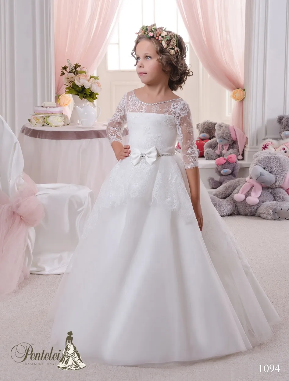 2016 Miniatyrbrudklänningar med halv ärmar och rena halsspets applikationer Tulle Ball Gown Flower Girls Klänningar med spets upp tillbaka