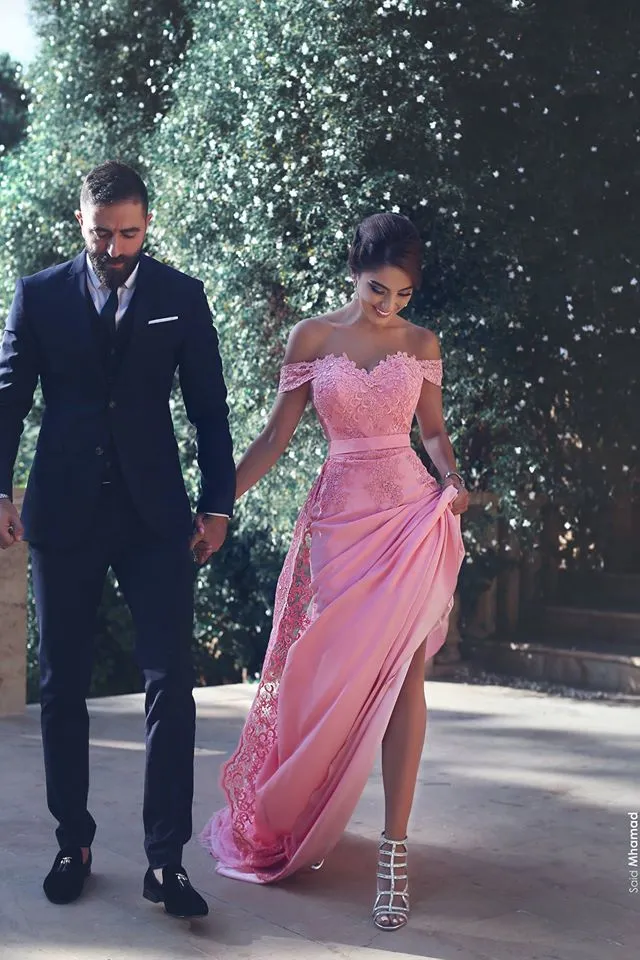 Lindos vestidos de baile de renda de renda fora de renda rosa