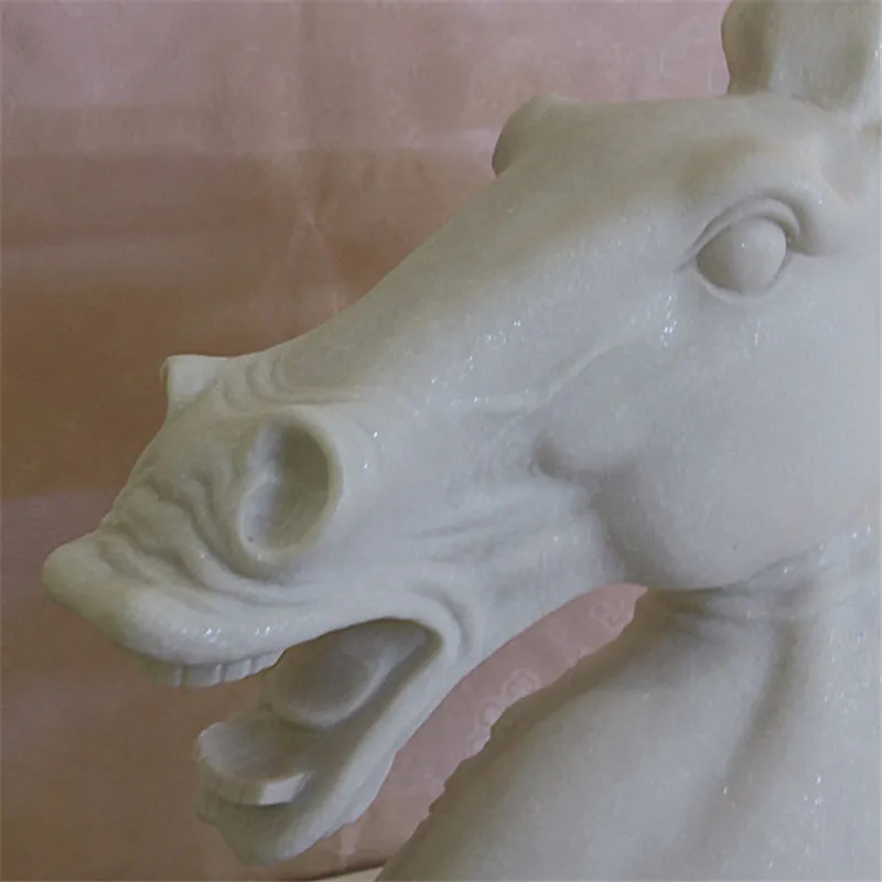 Scultura testa di cavallo artigianato artistico colore personalizzato creativo con resina in fibra di vetro la decorazione di abiti morbidi da club