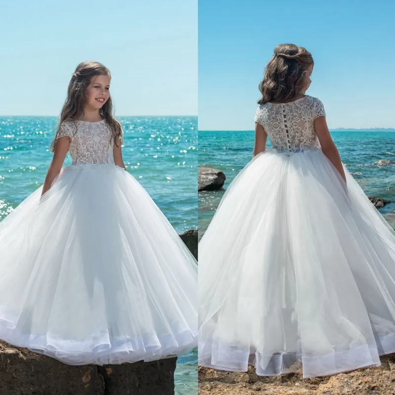 2018 Lace Ball Gown Flower Girls Abiti per matrimoni manica corta Appliqued Boho bambini prima comunione Dress Vintage Pageant Gowns