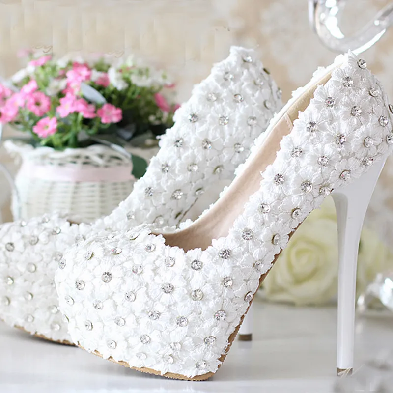 Chaussures de mariage à talons blancs à talons fleurs en dentelle avec strass Bling Bling 5 pouces talon chaussures de soirée de bal chaussures de demoiselle d'honneur