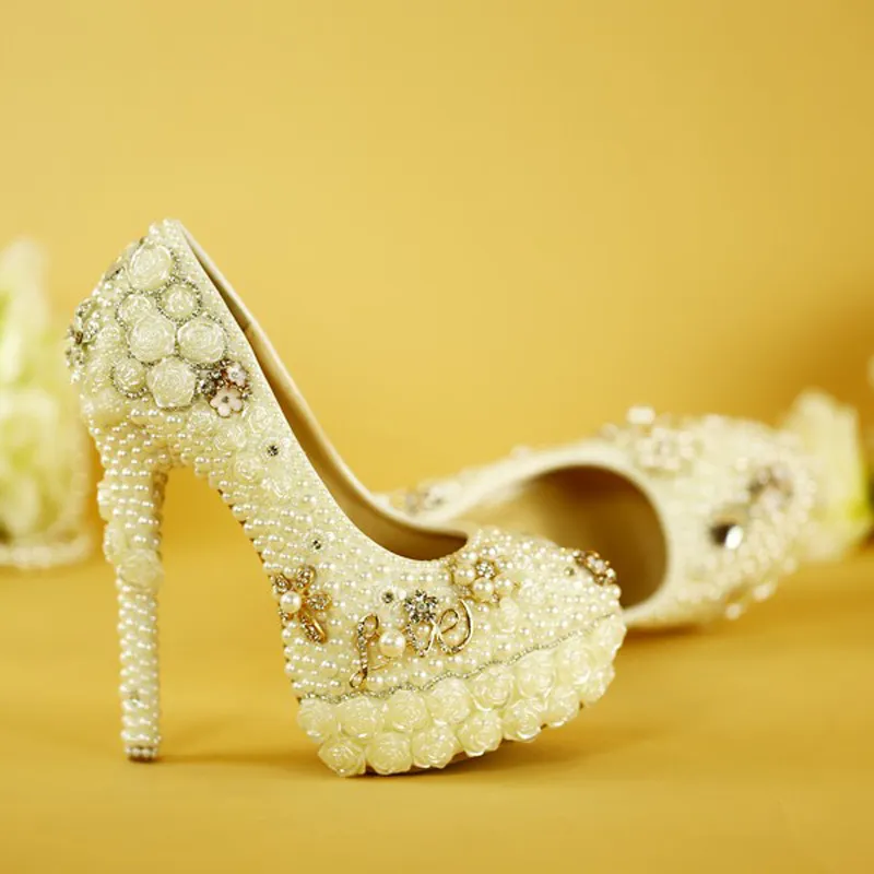 Design lindo artesanal branco sapatos de casamento pérola com plataforma de folwer sapatos nupciais de salto fino mulheres festejam bombas