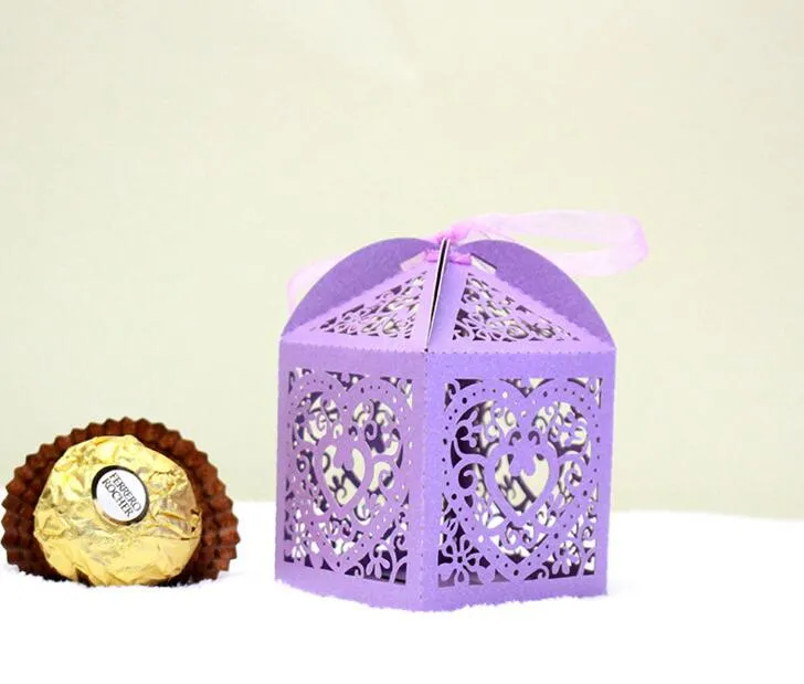 Scatole di cioccolatini con cuore vuoto tagliato al laser da 100 pezzi con nastro regalo di favore la festa di nozze
