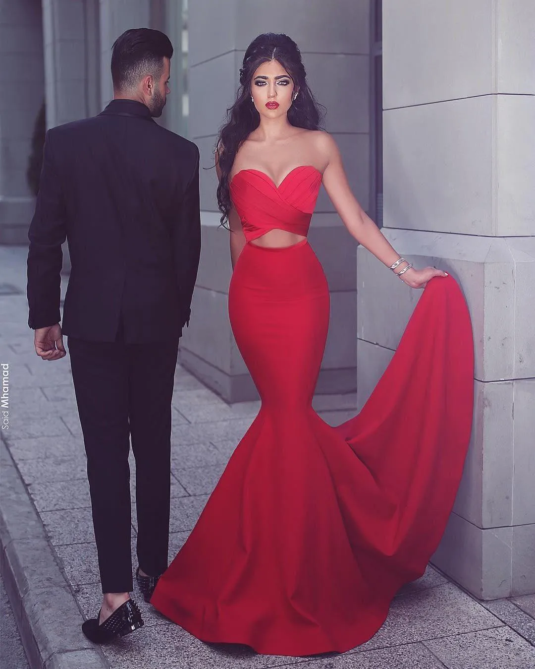 Goedkope 2016 Bescheiden Afrikaanse Prom Dresses Sexy Sweetheart Hals Elegant Rood Een Lijn Backless Satin Avond Party Jurken Court Trein Snelle verzending