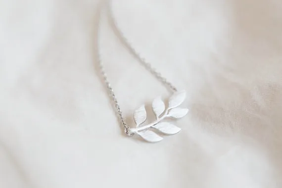 Classic Leaf Pendant Contracted Style Halsband Lämplig för kvinnor och män