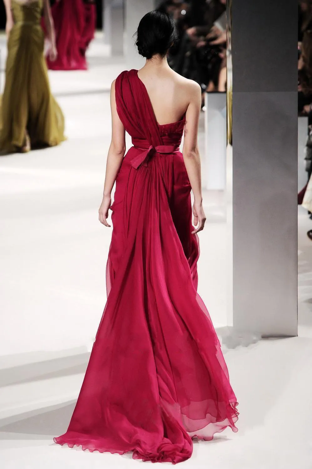 Modeste 2016 Mousseline de Soie Rouge Foncé Elie Saab Longues Robes De Soirée Pas Cher Une Épaule Dentelle Ruché Ceinture Formelle Tapis Rouge Robe Sur Mesure EN9098