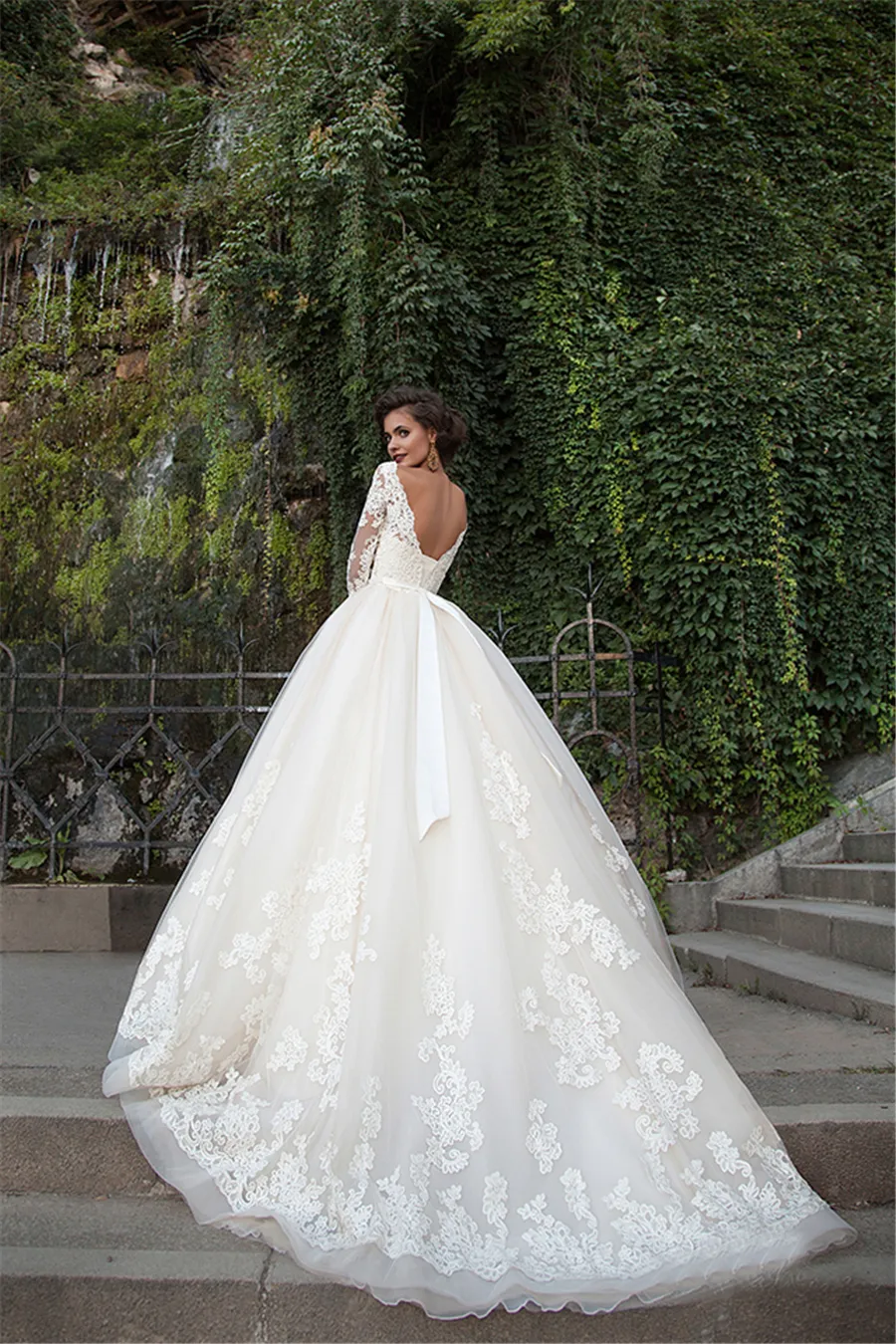 Sexy Open V-neck Three Quarter Sleeves Light Champagne Wedding Dress with Long Belt Ball Gown Bridal Dress vestidos boda