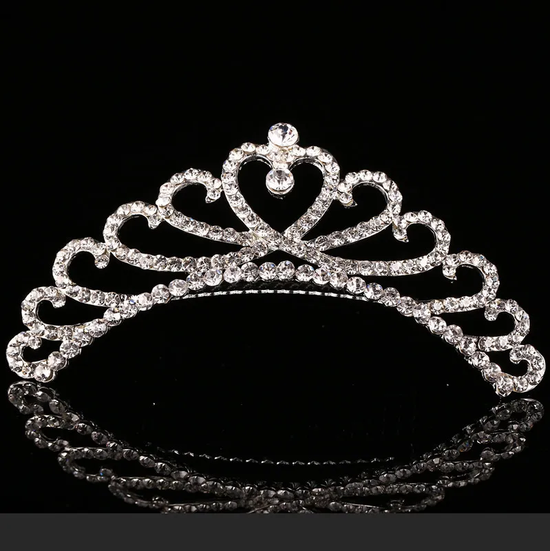 2021 Trendiga 10 stilar Billigaste Shining Rhinestone Crown Girls Bride Tiaras Fashion Crowns Brudtillbehör för bröllopshändelse