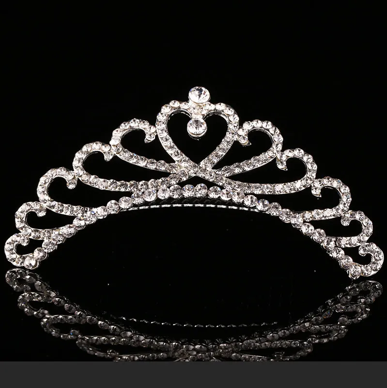 2023 Trendiga 10 Styles Headpieces Bröllopstillbehör som lyser Rhinestone Crown Girls 'Tiaras Fashion Crowns Bridal Accessories274e