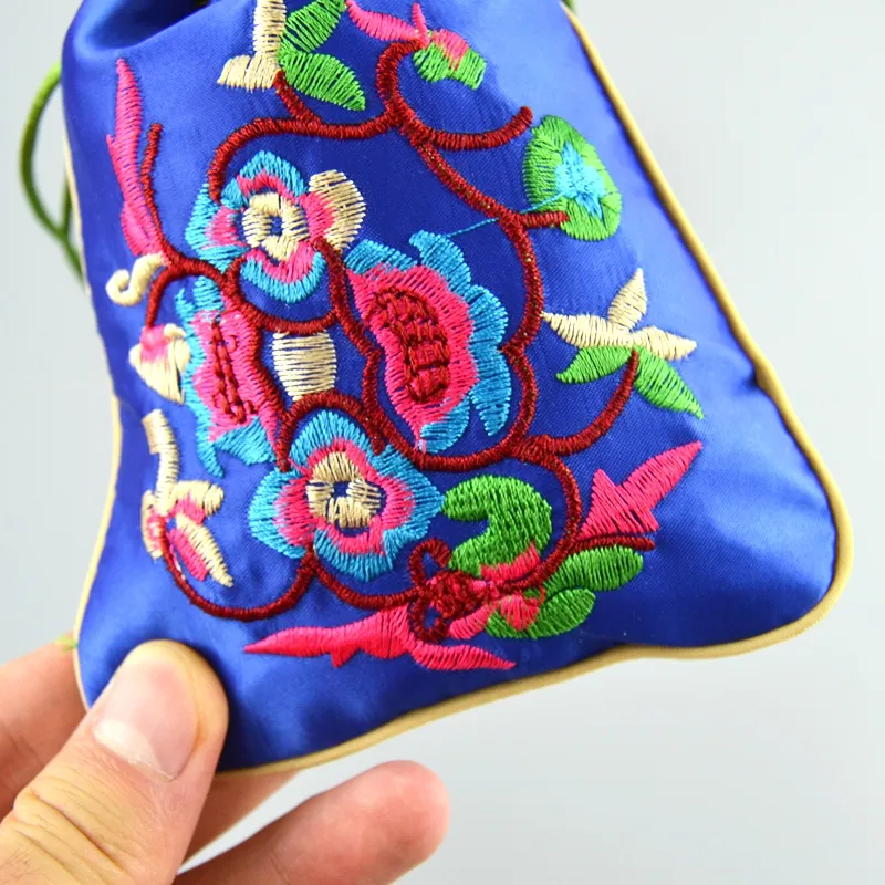 Handmade Patchwork Embroidery Small Pouch Jewelry Bags Satin Fabric Drawstring Gift Candy Packaging Bag Wholesale 10 *14 / 