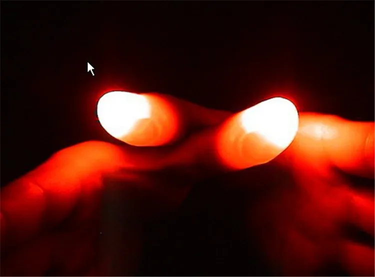 Brilhante Dedo luzes fecham os polegares Fingers truque de mágica brilho de luz LED Fingers Lâmpada Brinquedos IC658