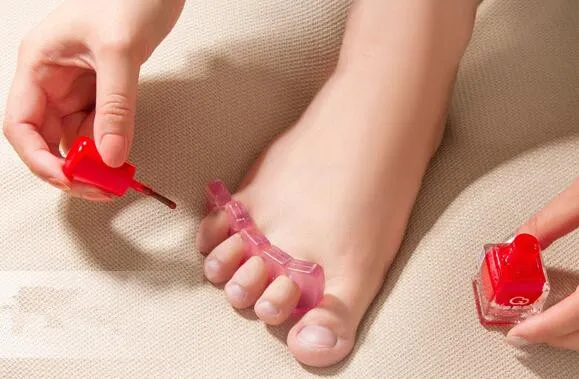Salon Silicone Nail Toe Separators Reusable Separator for UV Gel Acrylic Nail Tool Random Color XB1